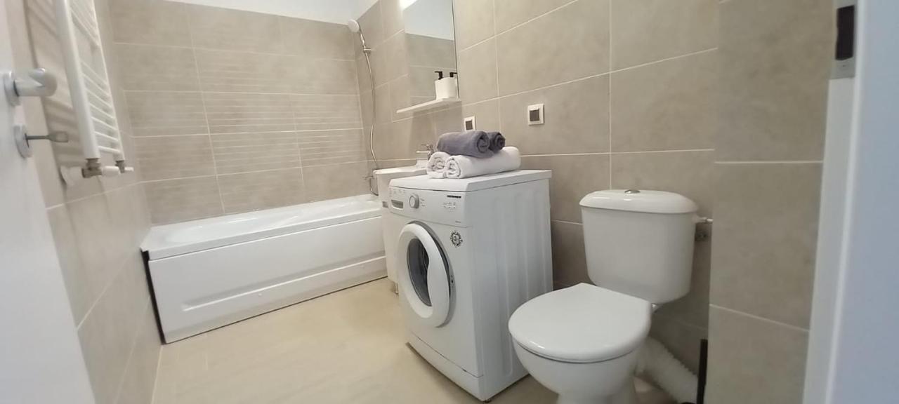 Preciziei 1Br Luxury Apartment With Fast Wifi, Self Check In And Parking Bucareste Exterior foto
