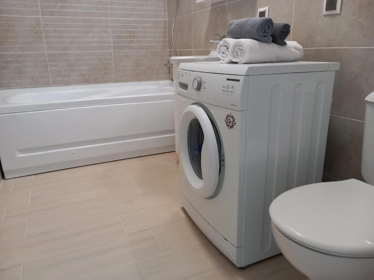 Preciziei 1Br Luxury Apartment With Fast Wifi, Self Check In And Parking Bucareste Exterior foto